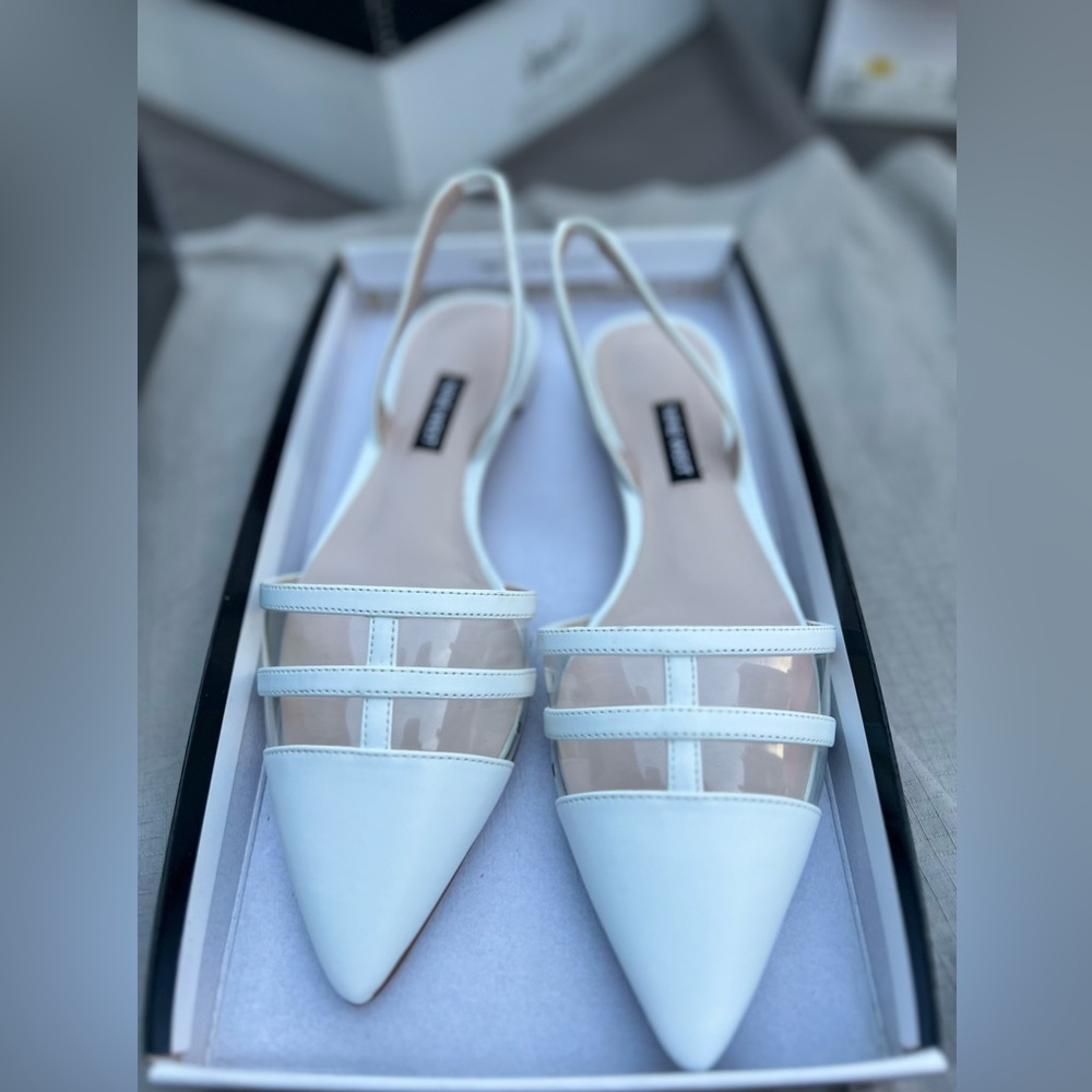 WHITE FLATS